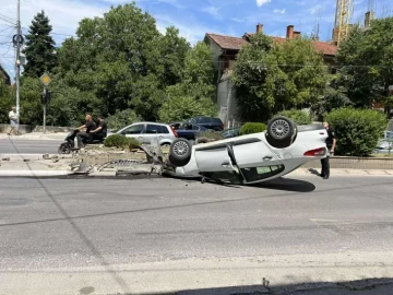 Возило заврши на кров по судир попладнево во Куманово, две лица на хирургија