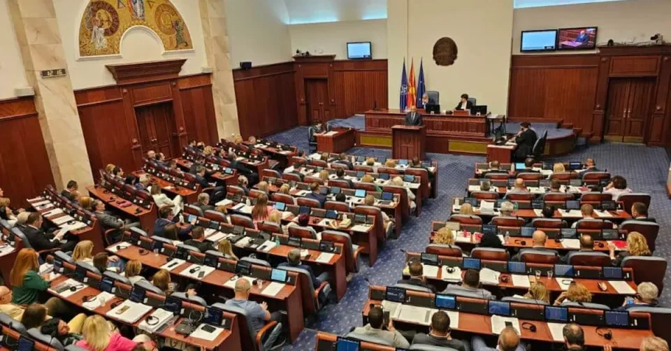 Олеснување на регистрацијата на возилата: Собранието ги усвои измените на Законот за возила