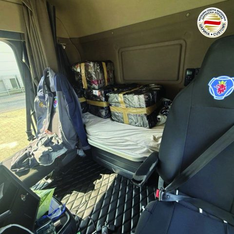 (ВИДЕО+ФОТО) Царинската управа откри и спречи голема шема за криумчарење цигари вредна илјадници евра