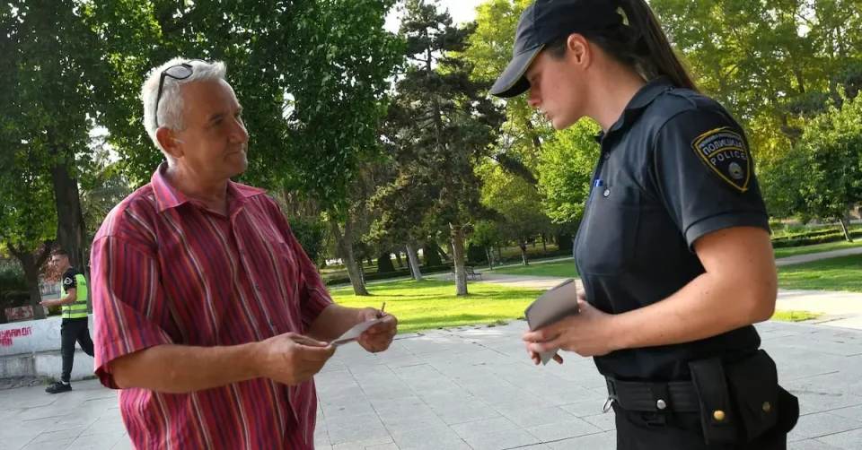 Тошковски со превентивна кампања за повозрасните: Граѓаните да не наседнуваат на измами со лажни сообраќајки