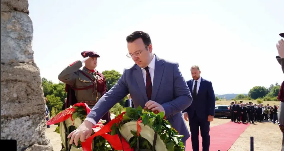 (ФОТО) Николоски: Слава им на хероите од битката кај Слива кои ги дадоа животите за слободата на Македонија