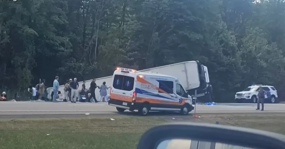 Пет загинати, десетина повредени во автобуска несреќа на автопат во Њујорк