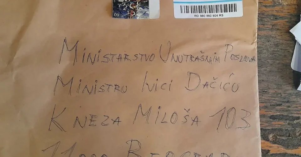 (ФОТО) ПИСМО СО КУРШУМИ ДО ДАЧИЌ: Закана преку конверт адресиран до министерот за внатрешни работи на Србија