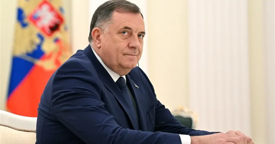 „Уште едно сра*е од Сараево“: Додик не се повлекува од претседателското место по одземањето на мандатот