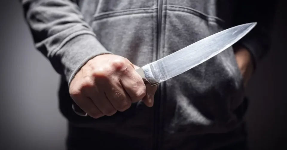 ДРАМА ВО СКОПЈЕ: 55-годишник физички ја нападна поранешната партнерка со остар предмет