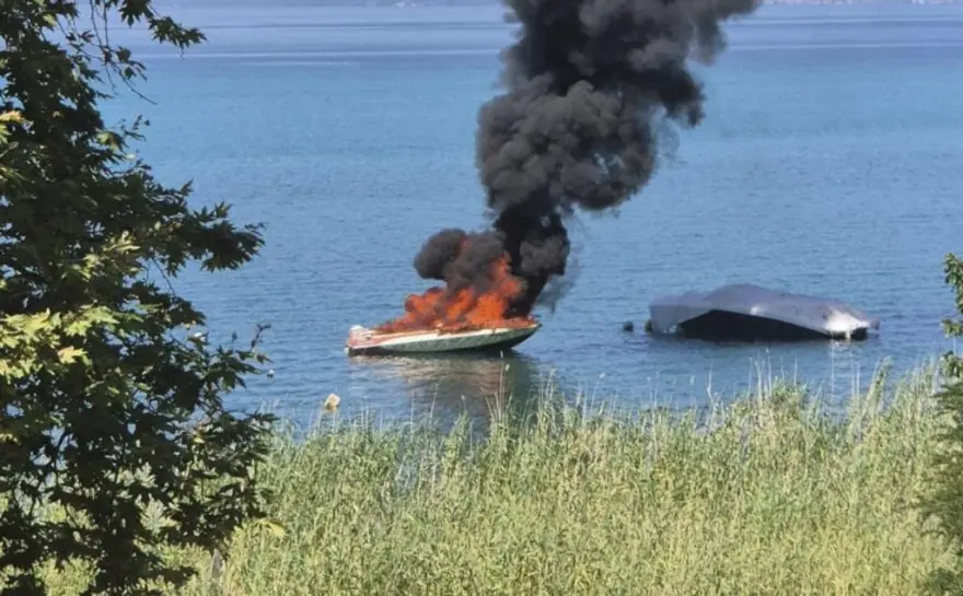 Пожар на глисер во Охридското Езеро