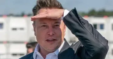 ИРСКА ТРЕБА ДА ЈА НАПУШТИ ЕУ: Унијата ја уништува демократијата во Европа - сите земји треба да размислуваат за излез, вели Елон Маск