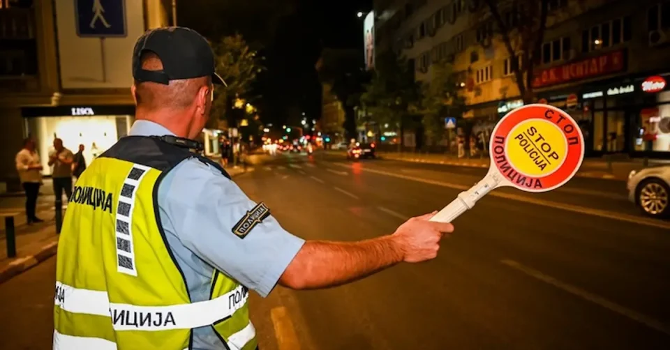 99 КАЗНИ ЗА 8 ЧАСА КОНТРОЛА ВО СКОПЈЕ: Одземени возила, малолетници без возачка, запленети наркотични средства и незастанување на даден знак „Стоп“