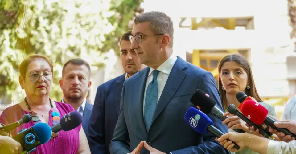 УВИД НА ГРАДЕЖНИТЕ АКТИВНОСТИ: Премиерот Мицкоски утре во посета на општина Петровец