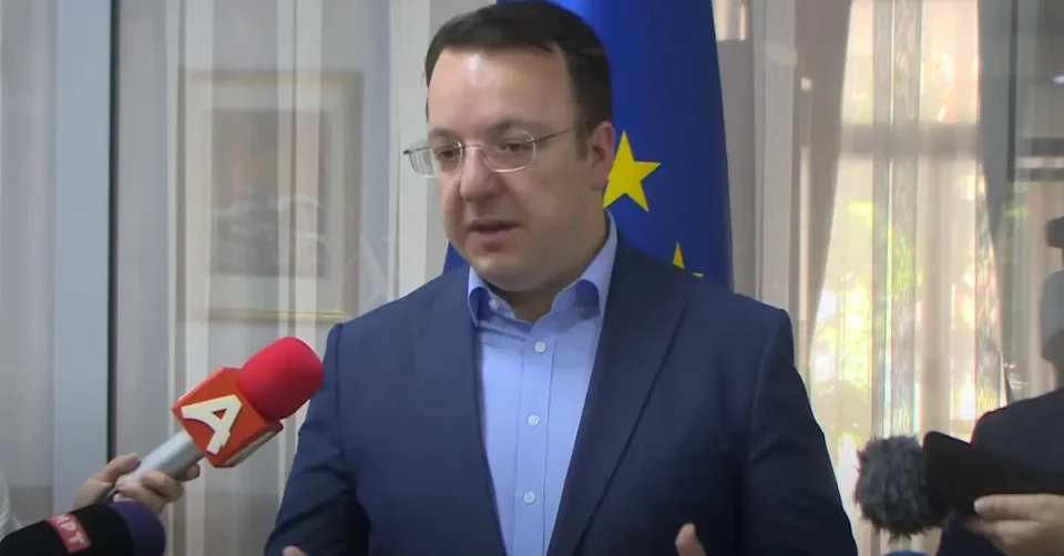 Кандидатите избрани за пилоти денеска ги добија уверенијата – Македонија има капацитет да води големи проекти, вели Николоски