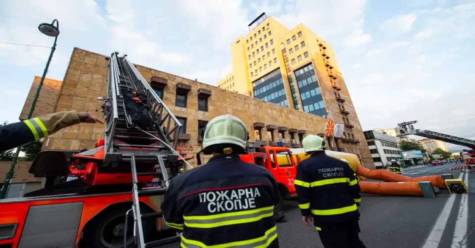 ВМРО-ДПМНЕ: Воведување нова мерка за пожарникари – решение за кадровската криза при гаснење пожари