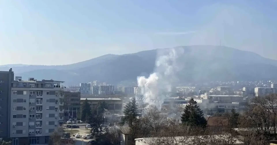 ПОЛОВИНА СКОПЈЕ БЕЗ СТРУЈА: Голем пожар на депонијата Вардариште предизвика сериозни прекини – Аеродром, Ново Лисиче, дел од Центар, Ченто, Кванташки, Арачиново, Стајковци, Бунарџиик во мрак!
