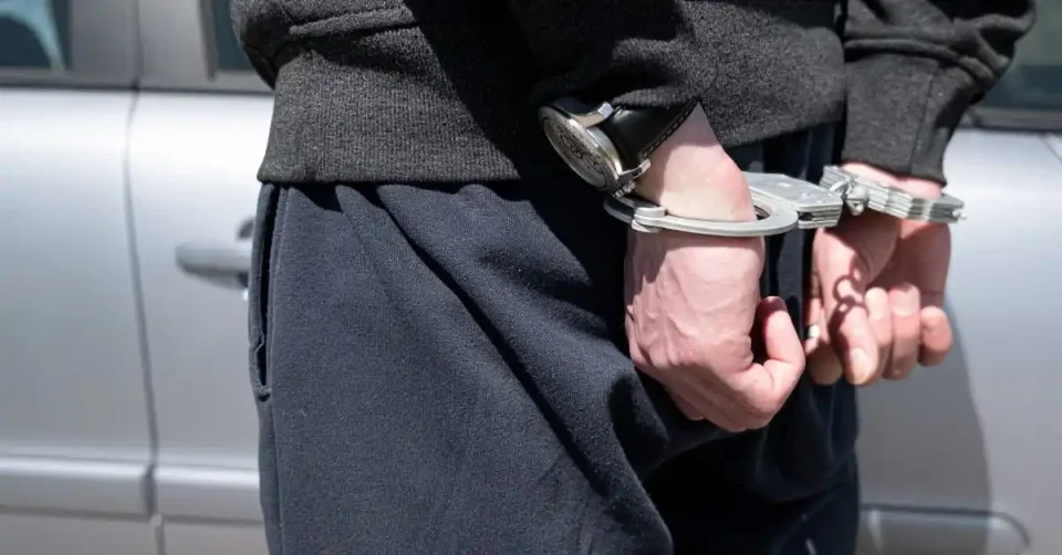 Претрес во Гевгелија: 22-годишник фатен со 27 грама кокаин, ја искинал судската наредба