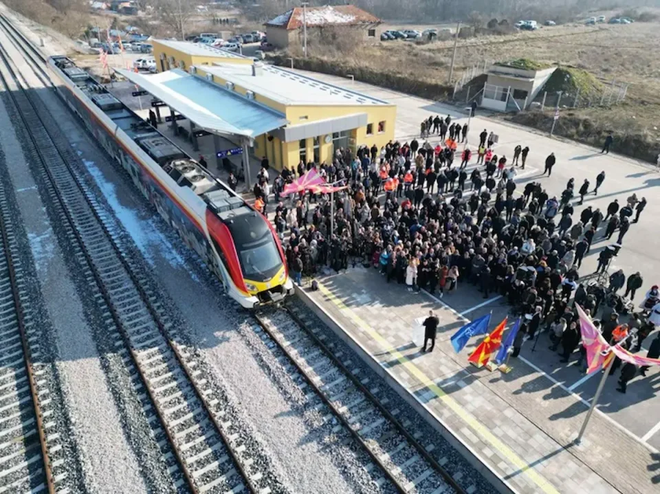 КОРИДОРОТ 8 ЌЕ ЈА ПОВРЗЕ МАКЕДОНИЈА СО АЛБАНИЈА И СО ЕВРОПА, железничките проекти се столбови на развојот