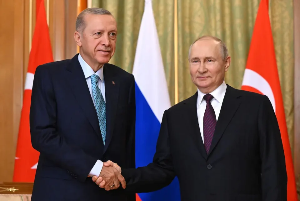 ТЕЛЕФОНСКИ РАЗГОВОР МЕЃУ ПУТИН И ЕРДОГАН: Фокус на билатералните односи и конфликтот во Украина