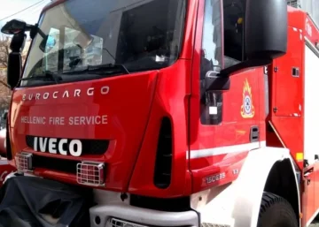 ГРЦИЈА: Шумски пожари утрово беснеат на Закинтос, Кефалонија и во Воница