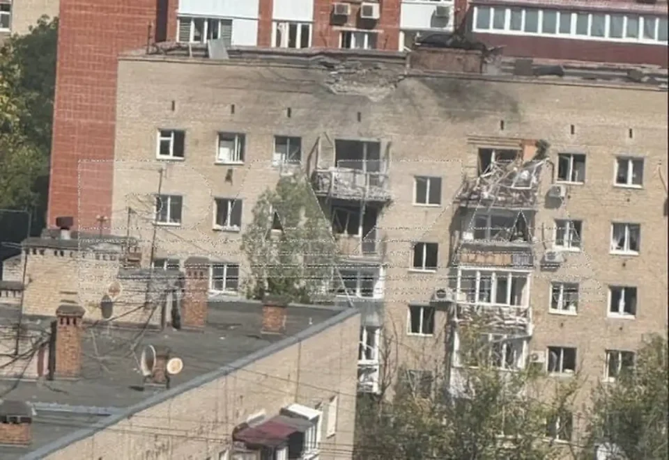 (ВИДЕО) СИЛНА ЕКСПЛОЗИЈА ВО РОСТОВ: Дрон удри во станбена зграда – 13 лица повредени, а две во критична состојба