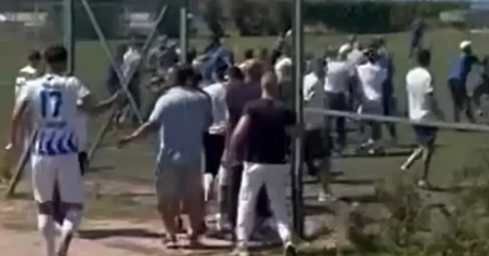 (ВИДЕО) ТЕПАЧКАТА НА ФУДБАЛСКИОТ НАТПРЕВАР ШКУПИ-БРЕГАЛНИЦА: Лишен од слобода 43 годишен родител на фудбалер – нападнал двајца малолетни фудбалери од Брегалница