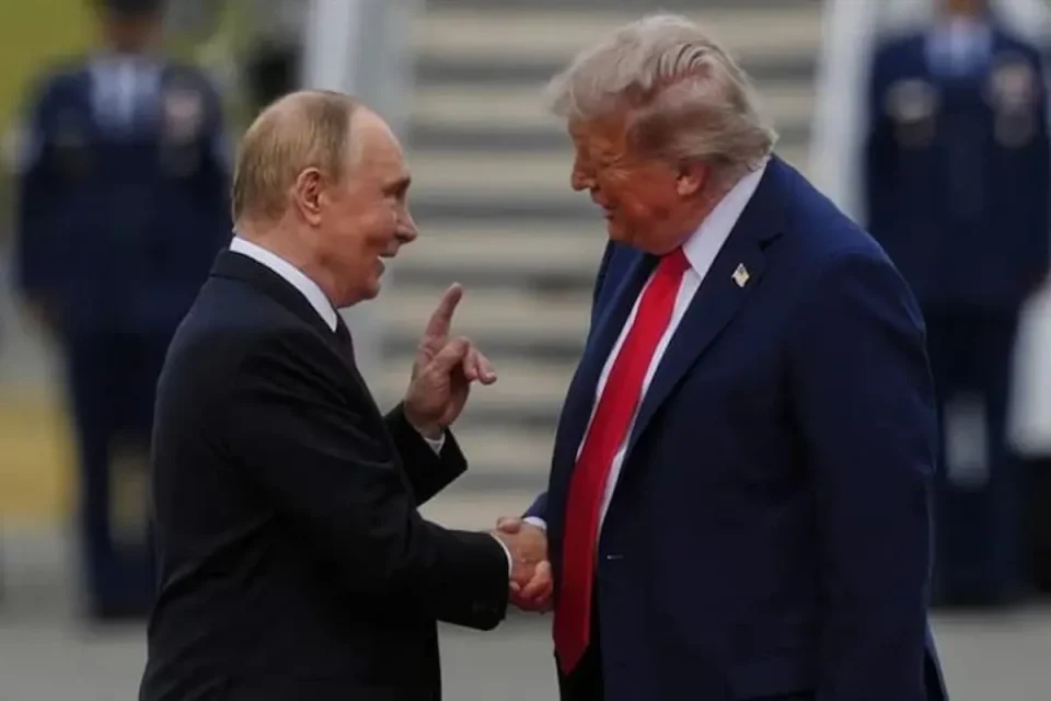 ПРВА АНАЛИЗА НА СРЕДБАТА ТРАМП – ПУТИН: Говорот на телата на двајцата лидери е далеку од ладен, иако на Алјаска е 13 степени