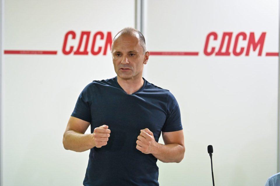 СО ДОКТОРСКА И ПРАТЕНИЧКА ПЛАТА ДО ЈАХТИ И ОБЛАКОДЕРИ:  СДС да го праша Филипче како живее, пред да збори за стандардот во државава