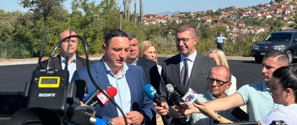 (ФОТОГАЛЕРИЈА) Мицкоски и Ристовски го пуштија во употреба новиот базен во Штип