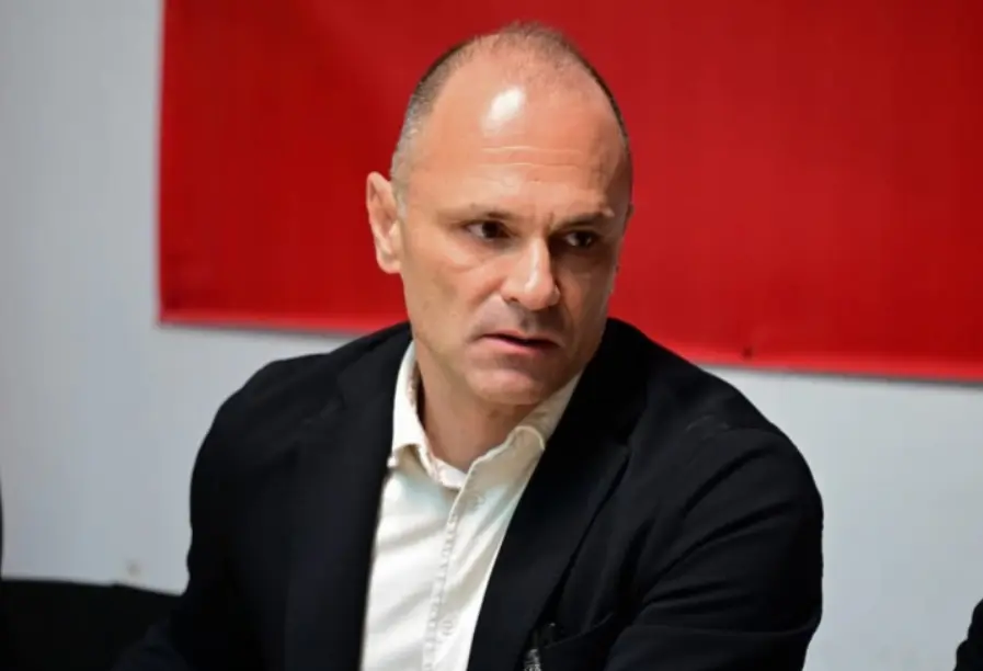 Филипче: Власта е „договорена“ со маркетите, фабриките и винариите да нема раст на платите