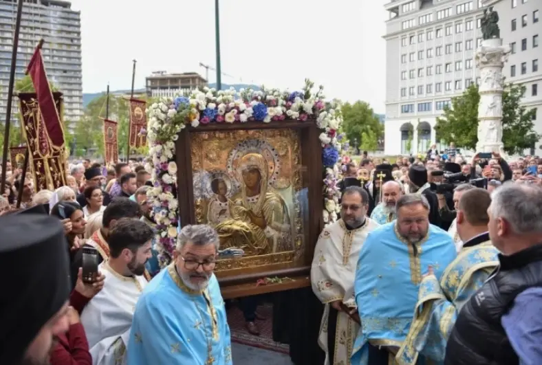 (ВИДЕО) Вечерна богослужба и Литија в сабота во храмот „Рождество на Пресвета Богородица“ во Скопје