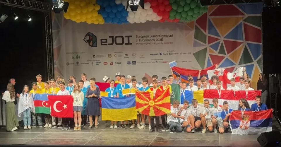 ДОМИНАЦИЈА НА ЕЈОИ 2025: Младите македонски програмери ја импресионираа Европа со злато и бронза