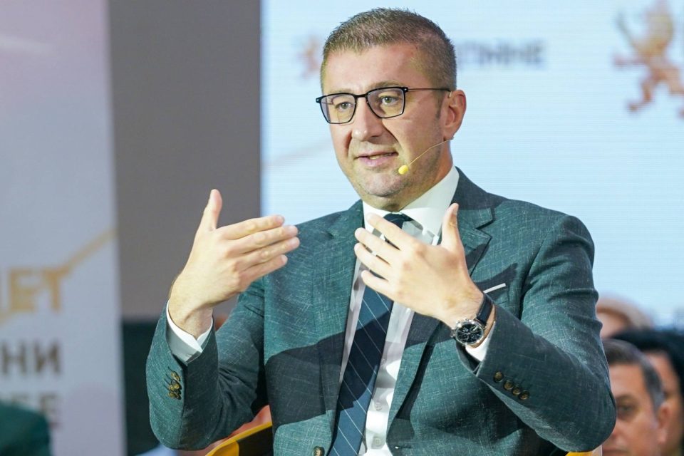 Мицкоски на увид на реконструкцијата на оперативниот блок во Градската општа болница „8 Септември“