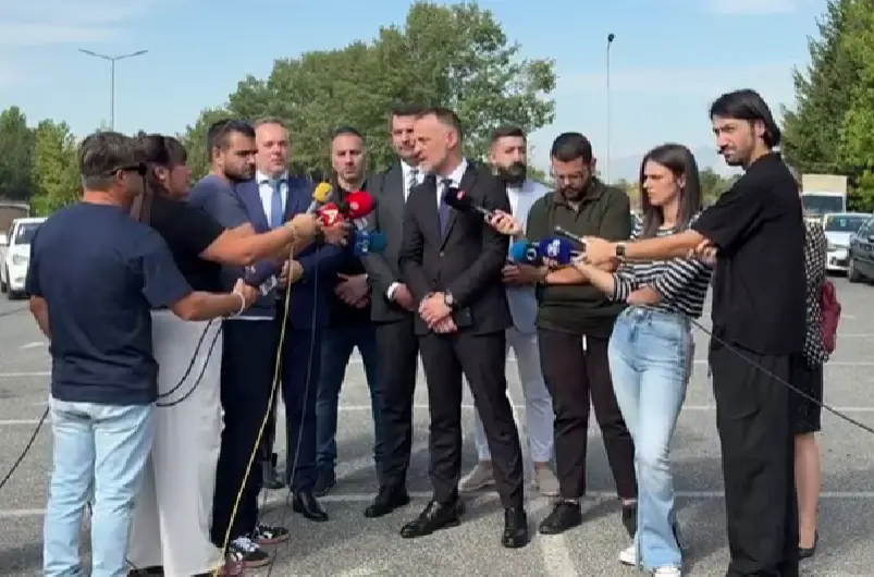 (ВО ЖИВО) Прес-конференција: Службените возила од утре од црвени регистарски таблички