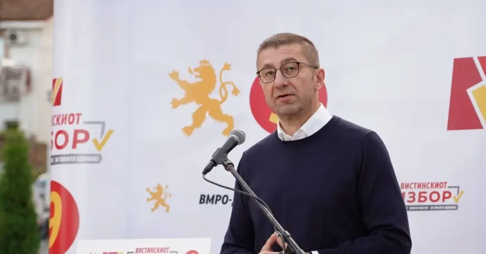 НОВО ПРЕДАВСТВО И БОНБОНА БИЗНИС: СДСМ сака да спакува нов подарок за Бугарија со црвените линии на Филипче