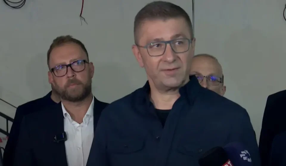 Мицкоски за Ахмети: Политичари од минатиот век не заслужуваат внимание и коментар
