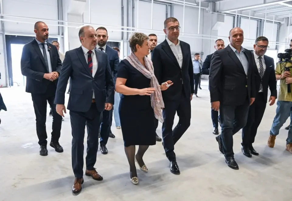 ИНВЕСТИЦИЈА ОД 115 МИЛИОНИ ЕВРА И 230 НОВИ РАБОТНИ МЕСТА: Мицкоски во посета на најголемиот центар за логистика во земјата