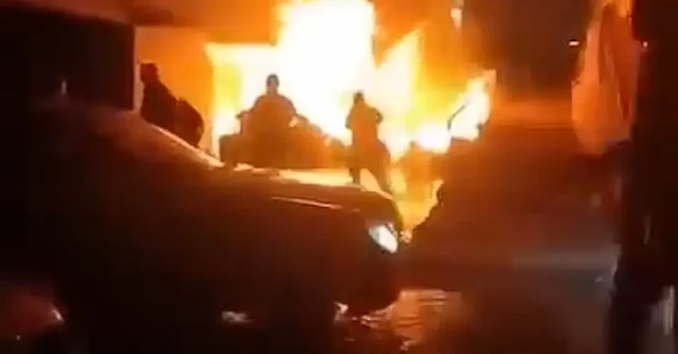 (ВИДЕО) ПОЖАР ВО ЗГРАДА ВО НЕГОТИНО: Избувнал во деловен објект, па опожарил и надворешни делови на четири стана, нема повредени