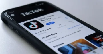 TIKTOK ЌЕ ПРОДОЛЖИ ДА ФУНКЦИОНИРА ВО САД: Американските сопственици ќе ја преземат контролата врз податоците и алгоритмот