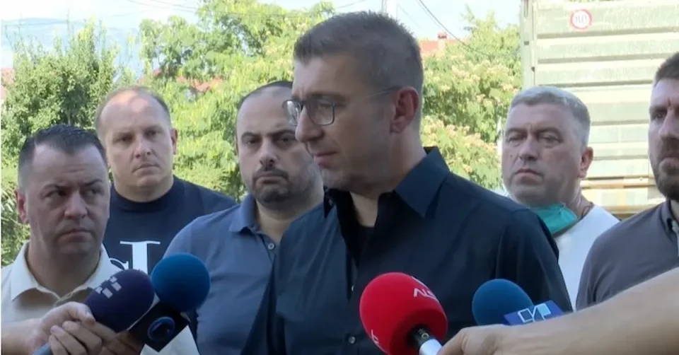ПОДМЕТНАТИ ПОЖАРИ И ХИБРИДНИ НАПАДИ: Центри на моќ во Македонија и надвор може да продолжат со сценариото, вели Мицкоски