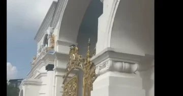 (ВИДЕО) УПАД ВО ПРЕТСЕДАТЕЛСКАТА РЕЗИДЕНЦИЈА ВО НЕПАЛ: Вооружени демонстранти од генерацијата З ја тресат целата земја!
