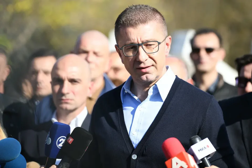 ДА ЈА ВРАТИМЕ ИДНИНАТА ВО РАЦЕТЕ НА НАРОДОТ: Центар и Скопје заслужуват повеќе – да го заокружиме бројот 9, порача Мицкоски