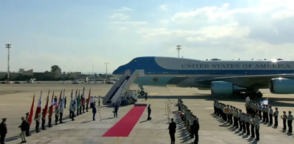 (ВИДЕО) Трамп пристигна во Израел – свечен пречек од Нетанјаху и Херцог