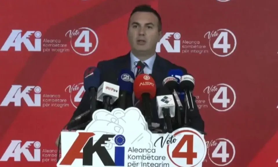 ДУИ демантира: Али Ахмети не планира повлекување од политиката