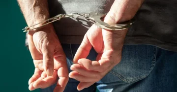 На 01.04.2026 во 19:10 часот во Тетово, полициски службеници од СВР Тетово го лишија од слобода А.Д.(31) од тетовско. -Полициските