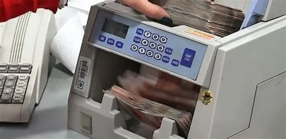 ОГРАБИЛ ПРОДАВНИЦИ ЗА БРЗИ КРЕДИТИ: Влегувал со пиштол и ги празнел касите, 25-годишен скопјанец со мерка притвор