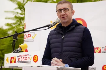 ЌЕ БИДЕМЕ УБЕДЛИВИ ПОБЕДНИЦИ: Да не дозволиме враќање на оние кои што ја распродадоа Македонија, порача Мицкоски од Сарај