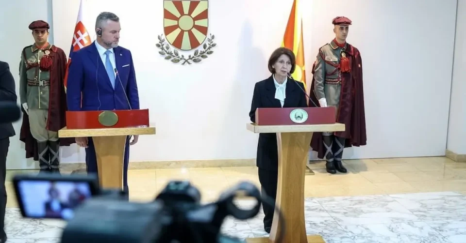 ЕУ СИ ИГРА СО ДОВЕРБАТА НА МАКЕДОНИЈА: Пелегрини предупредува дека Унијата прави историска грешка