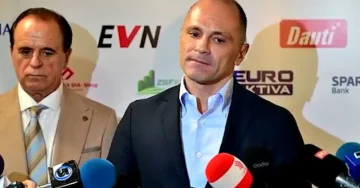 ФИЛИПЧЕ СО ПОРАКА ДО МИЦКОСКИ: Или сфати дека си избран да ја водиш државата или да си одиш!