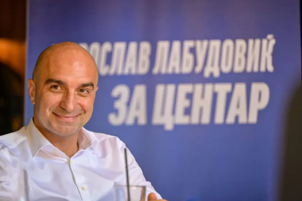 ВРЕМЕ ЗА ПРОМЕНИ ВО ЦЕНТАР: Ги повикувам граѓаните да излезат што помасовно да гласаат и да го заокружат бројот 2, вели Лабудовиќ