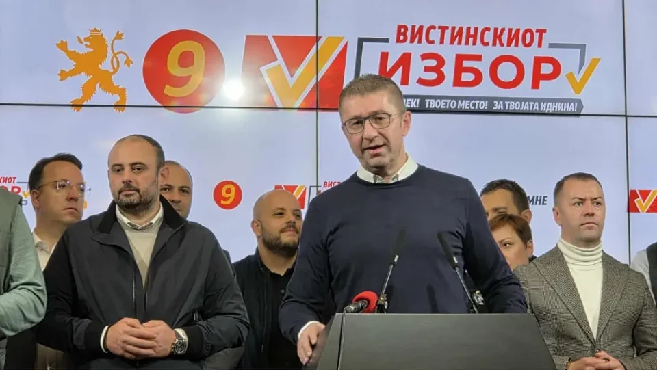 (ВИДЕО) „ОВА Е ТРИУМФ НА НАРОДОТ“: Мицкоски со победнички говор – Македонија не избра партија, туку насока