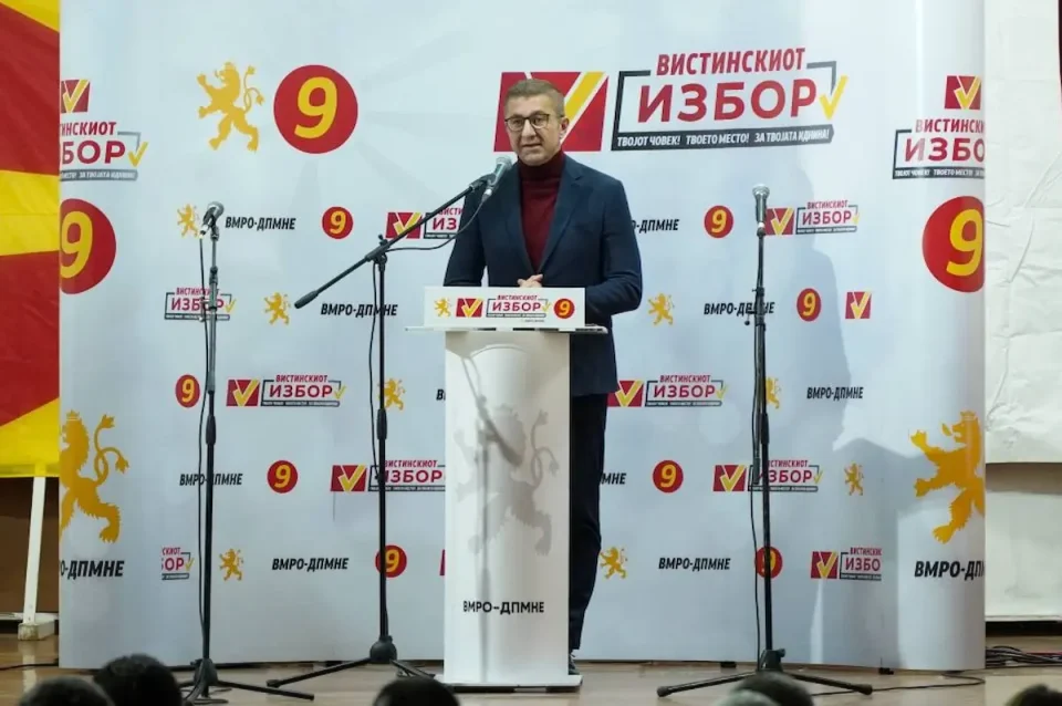 НЕ СЕ ПРОМЕНЕТИ, ЗАТОА МОРА ДА БИДАТ КАЗНЕТИ: Мицкоски ги обвини СДСМ и Филипче за повторен обид за национално предавство наречено Резолуција со црвени линии
