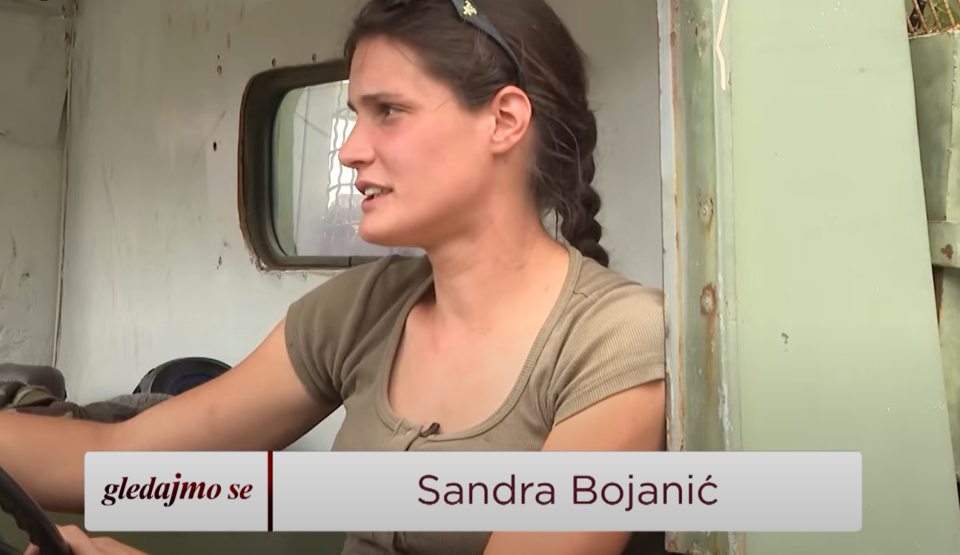 (ВИДЕО) НЕОБИЧНА ДЕВОЈКА Е ХИТ НА ИНТЕРНЕТ: Сандра Бојаниќ покажува како изгледа животот како дрвосечачка