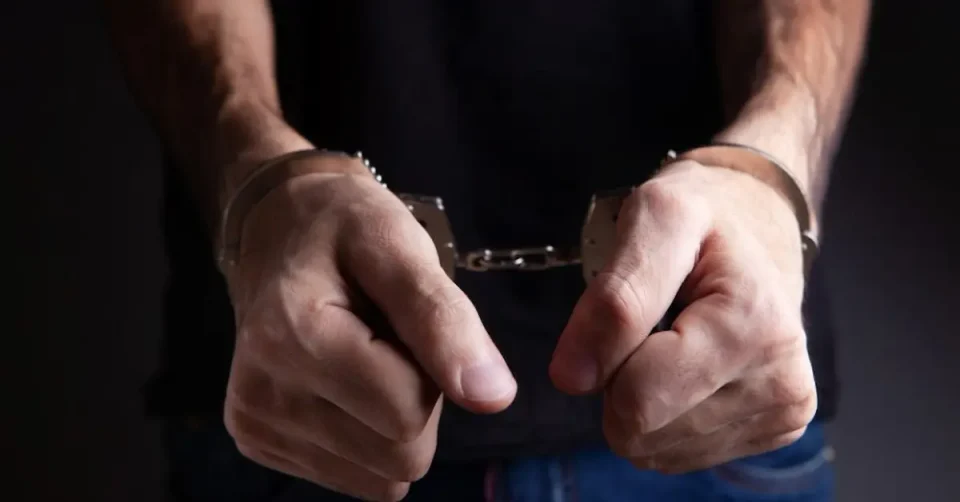 РАЗБИЕНА ДИЛЕРСКА МРЕЖА ВО СКОПЈЕ: Полицијата уапси четворица – запленети кокаин, марихуана и муниција